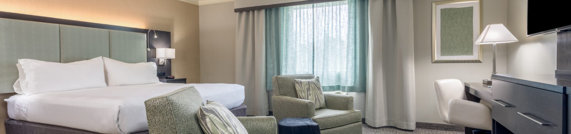 hotel bed and seating area